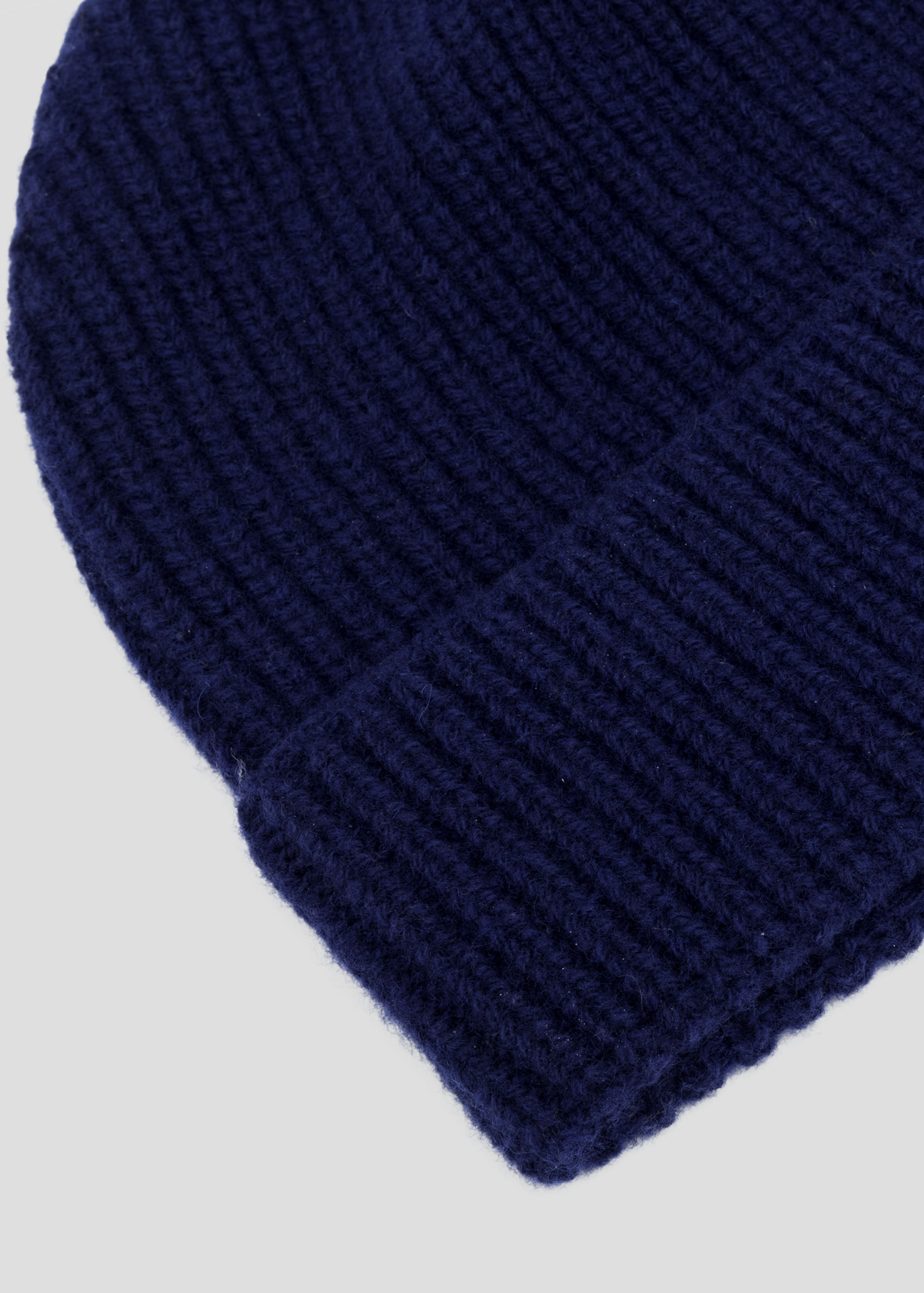 SEVEN GAUGE: LAMBSWOOL BEANIE BLUETTE