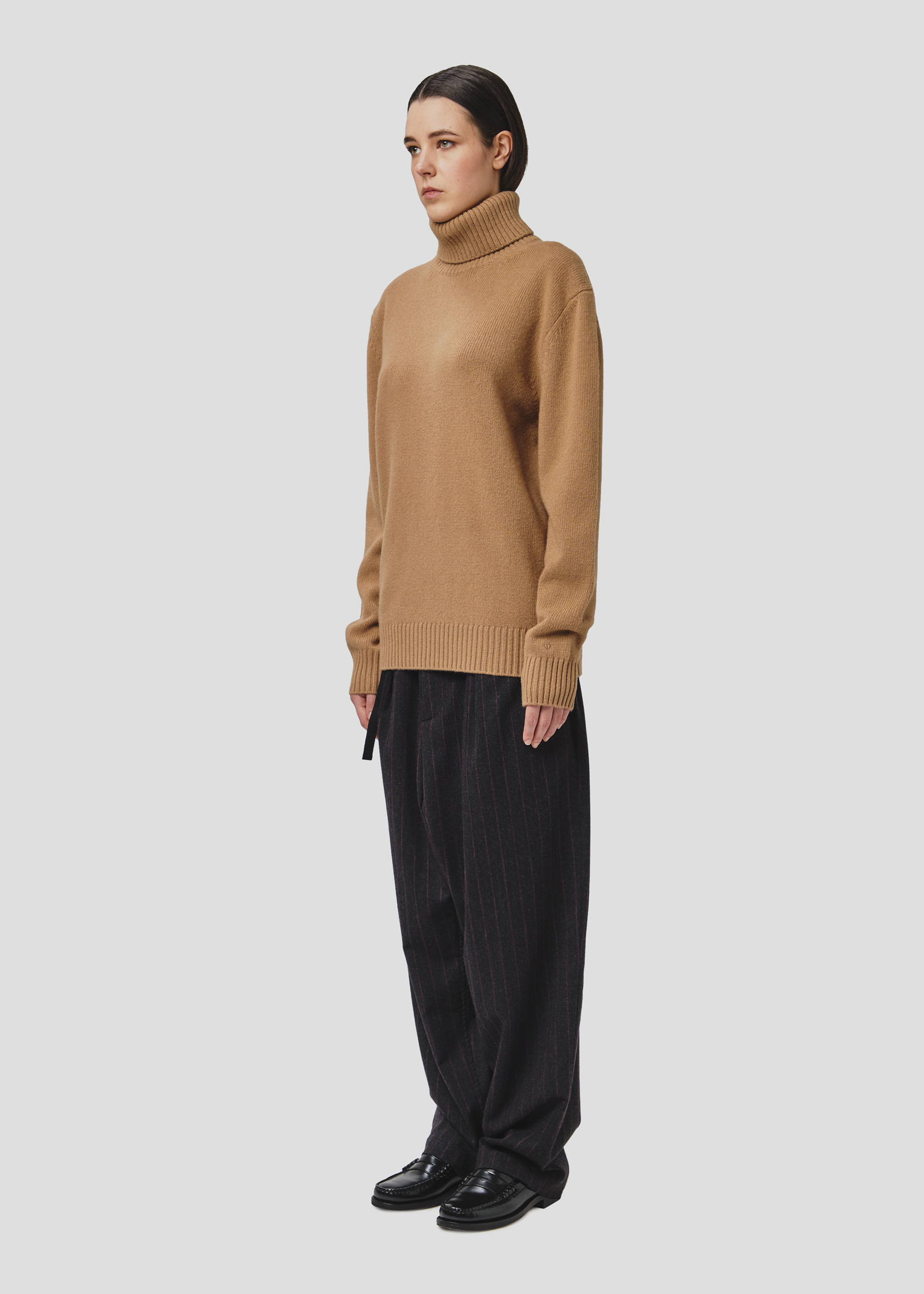 SEVEN GAUGE: LAMBSWOOL HIGH NECK SWEATER CAMEL