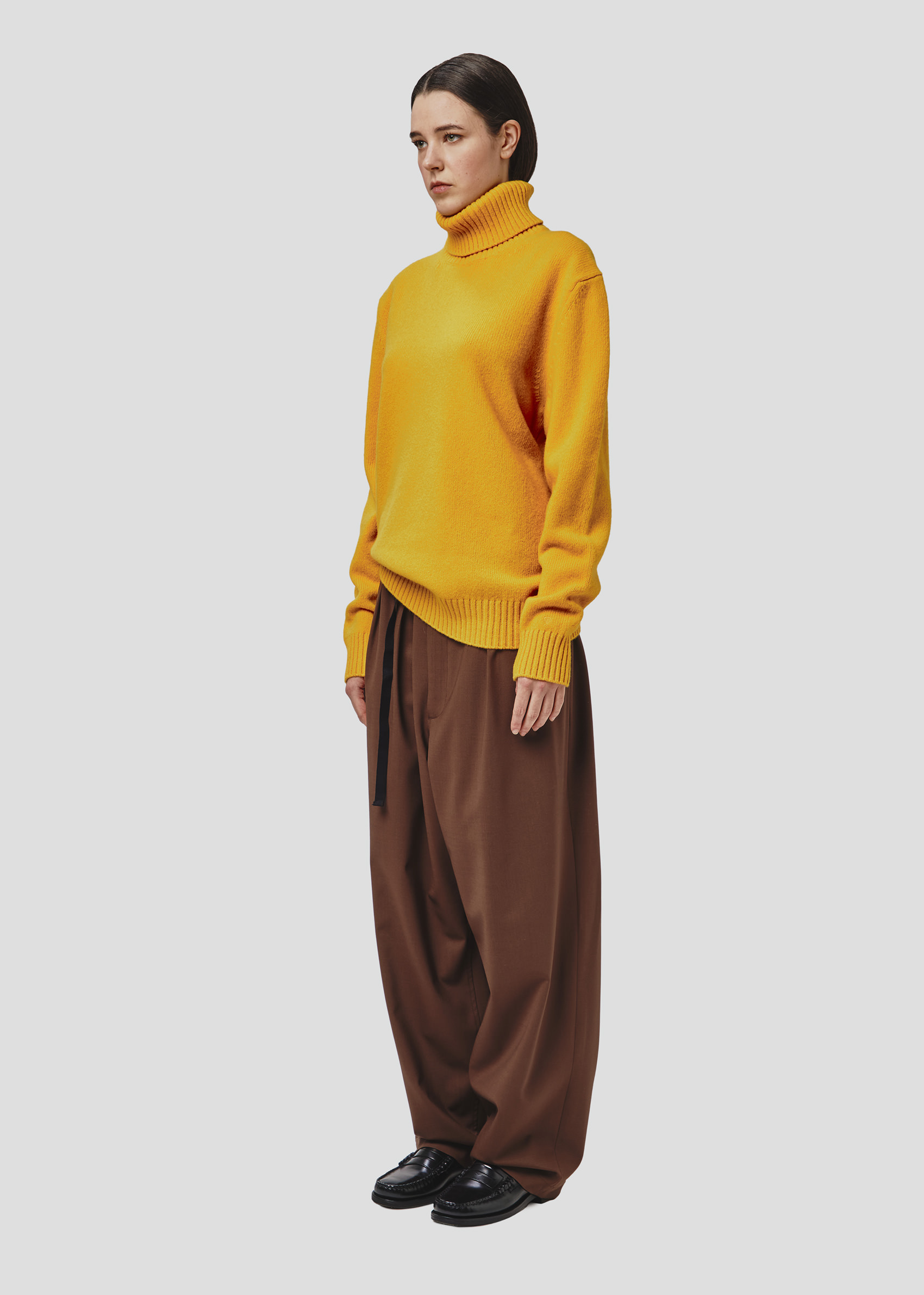 SEVEN GAUGE: LAMBSWOOL HIGH NECK SWEATER YELLOW