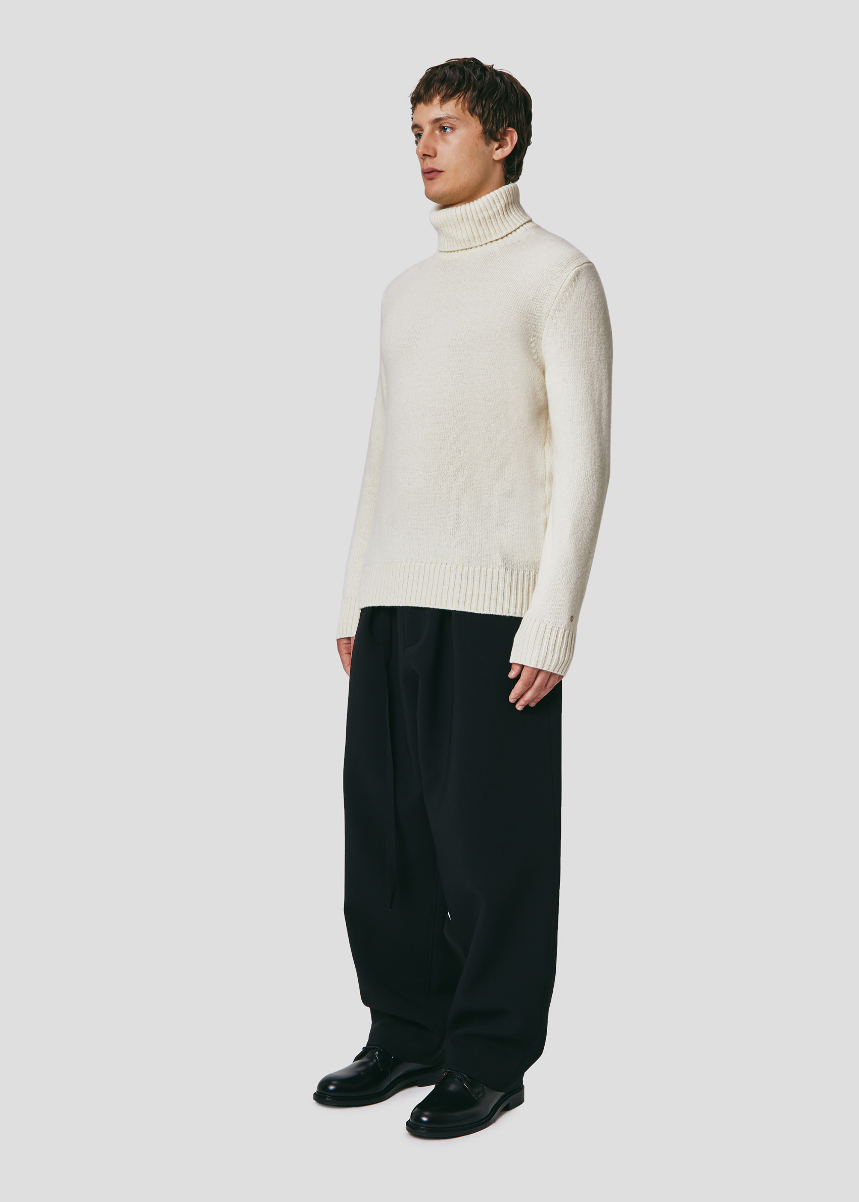 SEVEN GAUGE: LAMBSWOOL HIGH NECK SWEATER CREAM