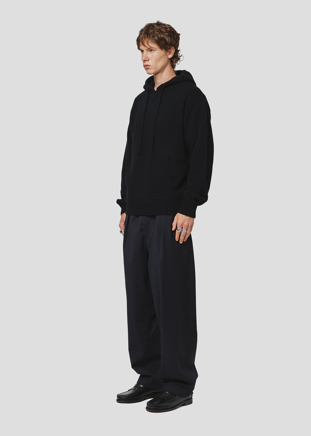 SEVEN GAUGE: LAMBSWOOL HOODED SWEATER BLACK