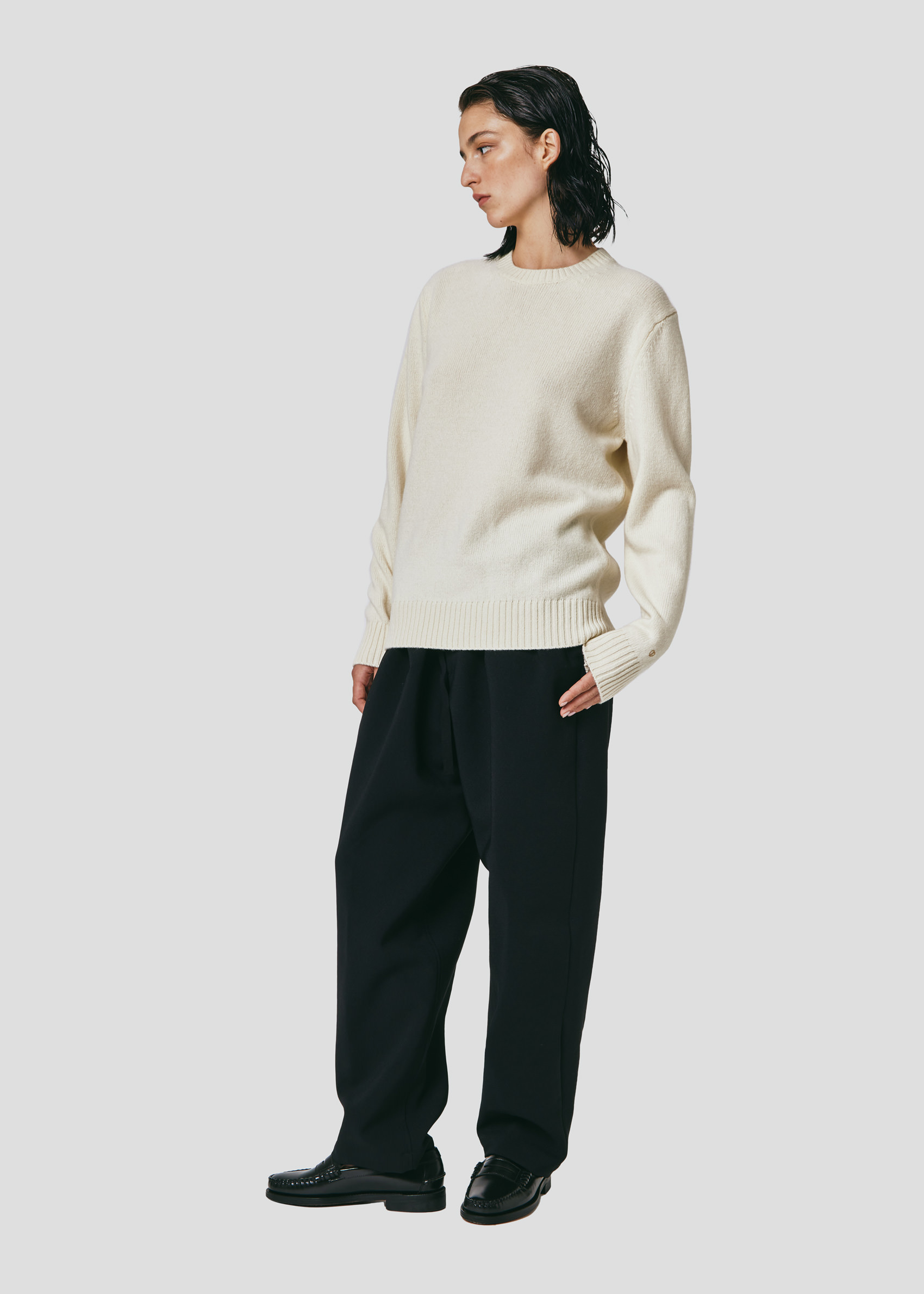 SEVEN GAUGE: LAMBSWOOL CREW NECK SWEATER CREAM