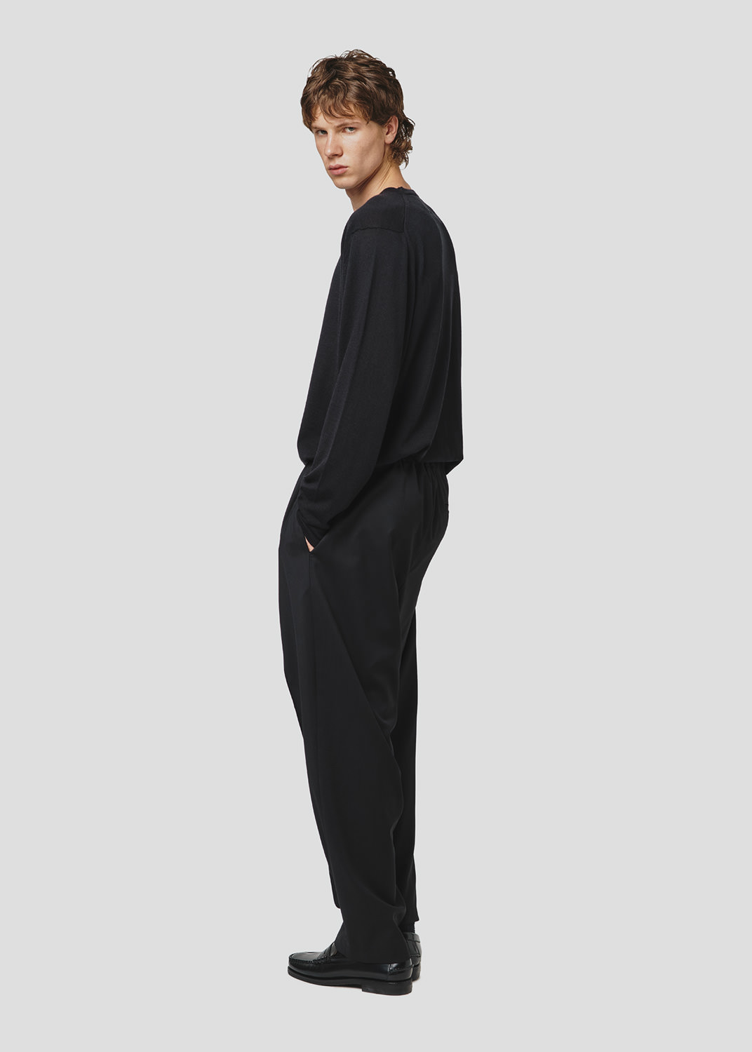 SEVEN GAUGE: PLEATED TROUSERS TROPICAL WOOL BLACK