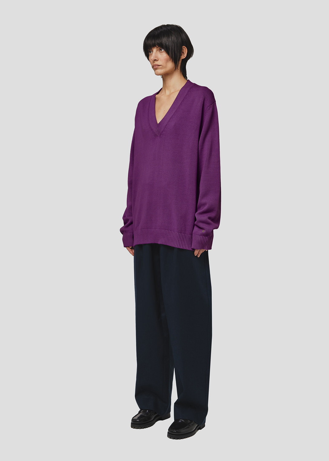 SEVEN GAUGE: COTTON V NECK SWEATER PURPLE